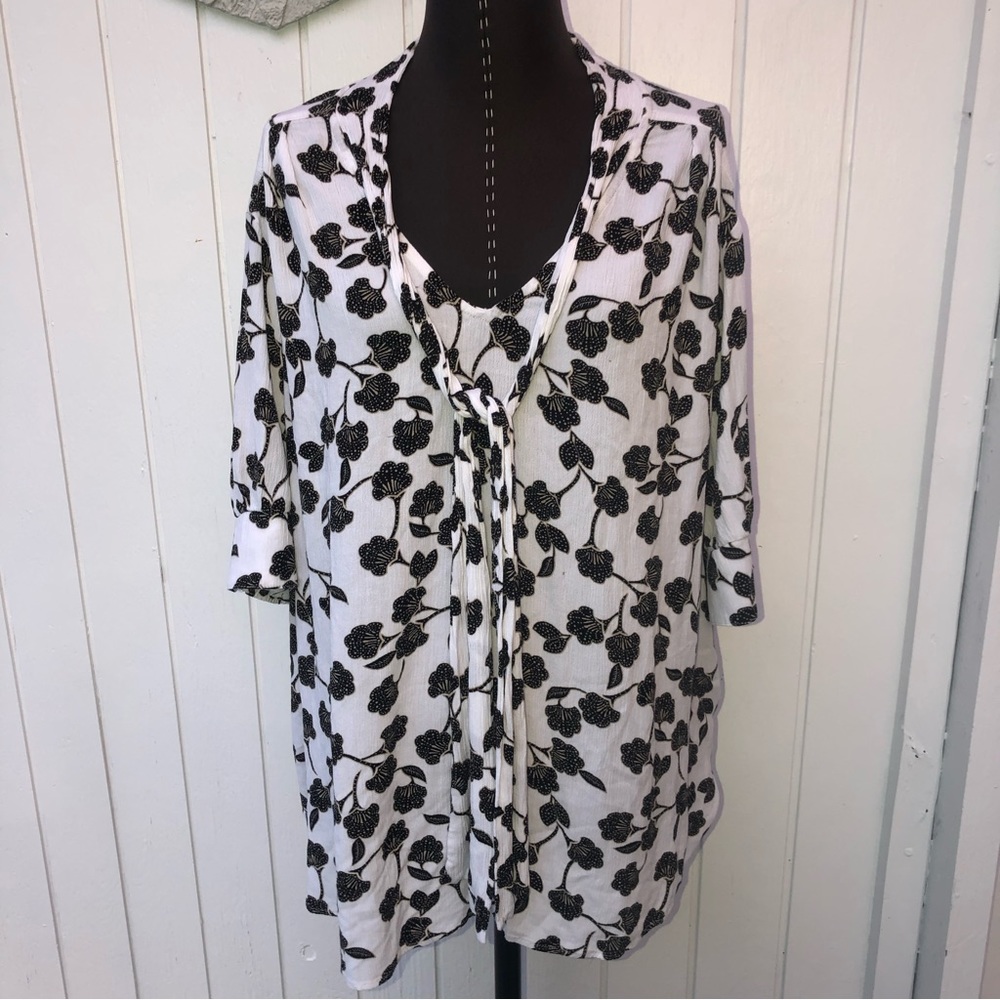 Lane Bryant top floral print blouse women’s curvy size 22 black & tan flower